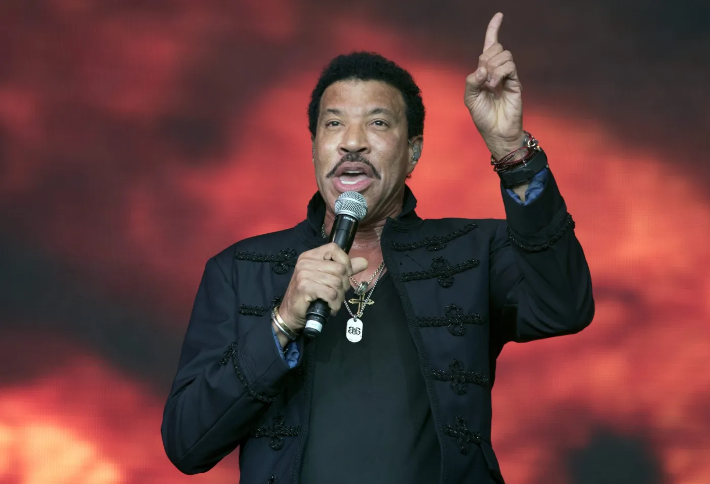 7924196-lionel-richie.jpg
