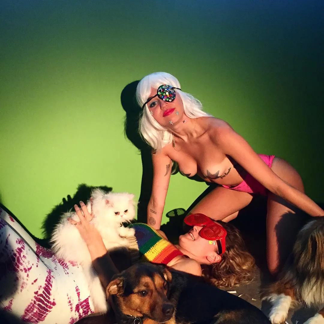 7965680-miley-cyrus.jpg
