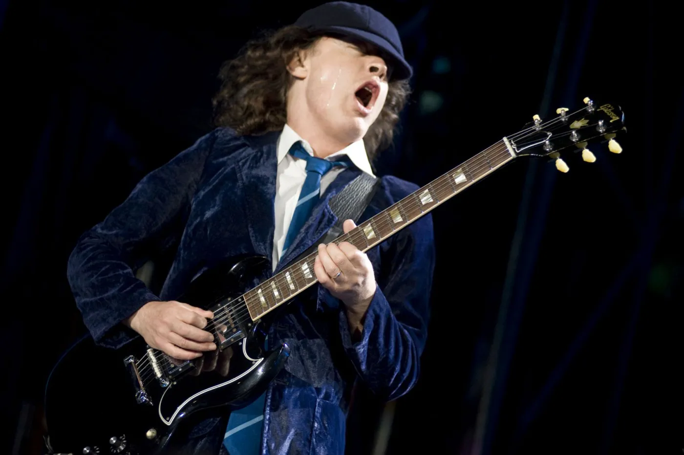 6867228-malcolm-young.jpg