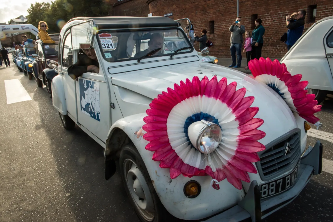 8043776-citroen-2cv.jpg