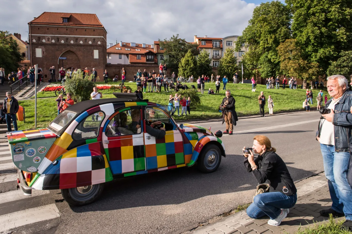 8043869-citroen-2cv.jpg