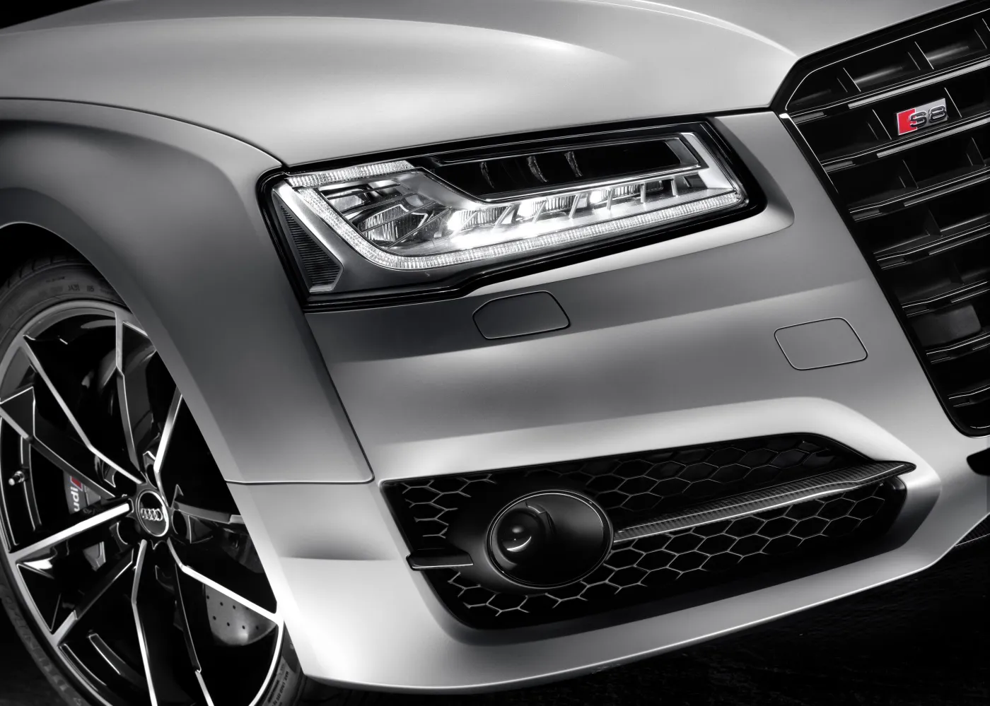 8053408-audi-s8-plus.jpg