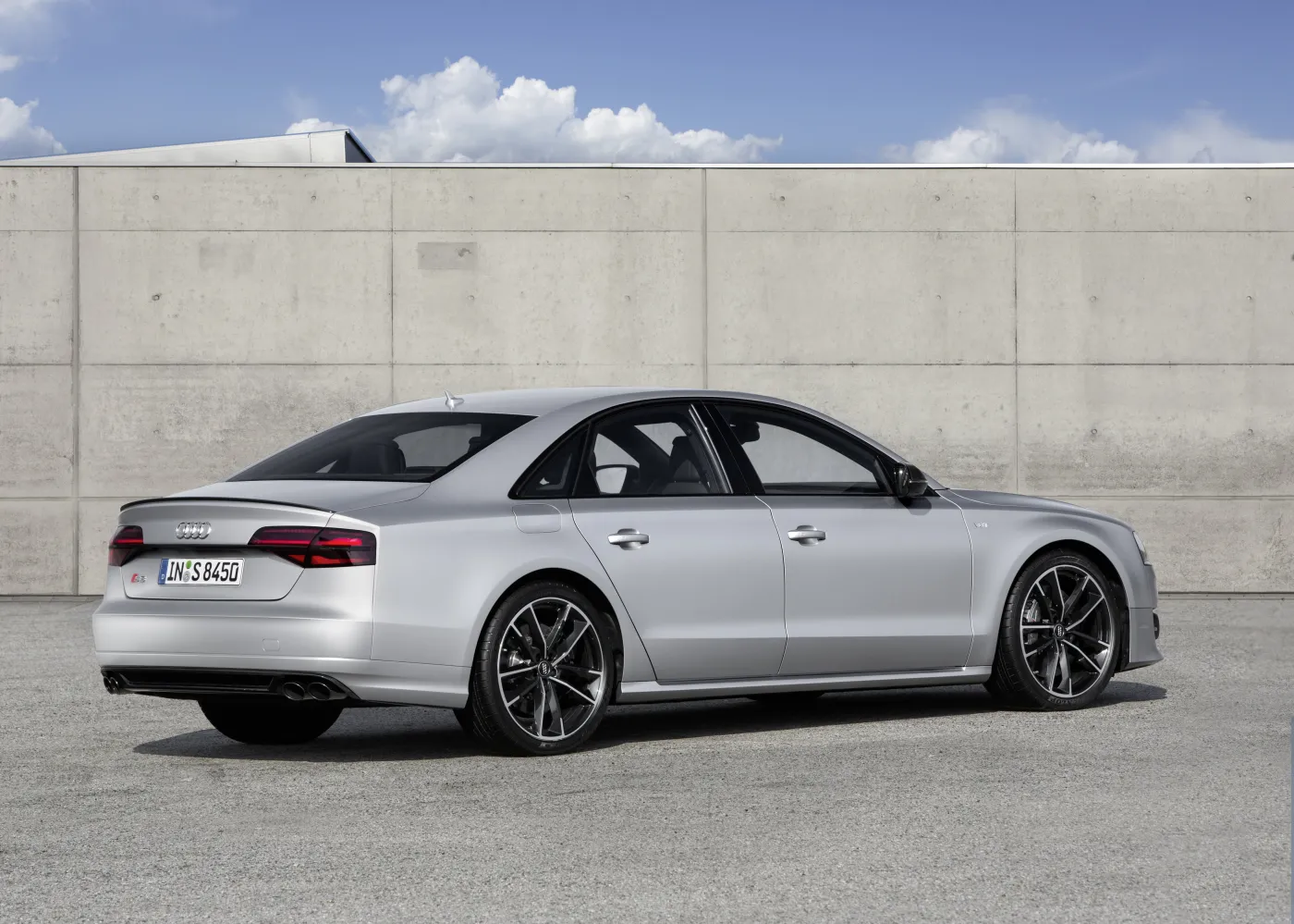 8053501-audi-s8-plus.jpg