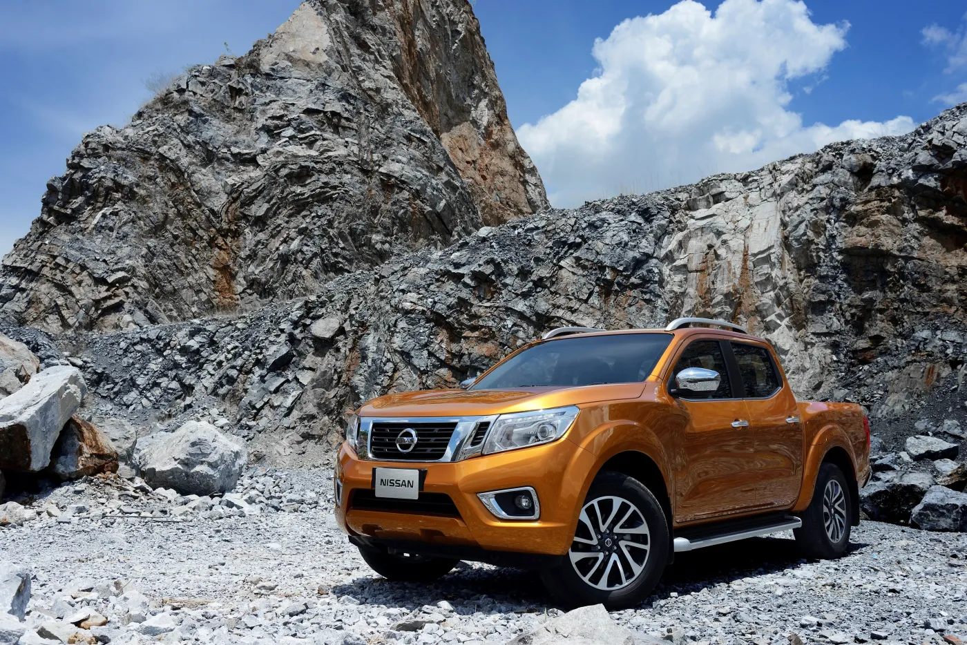 8099602-nissan-navara.jpg