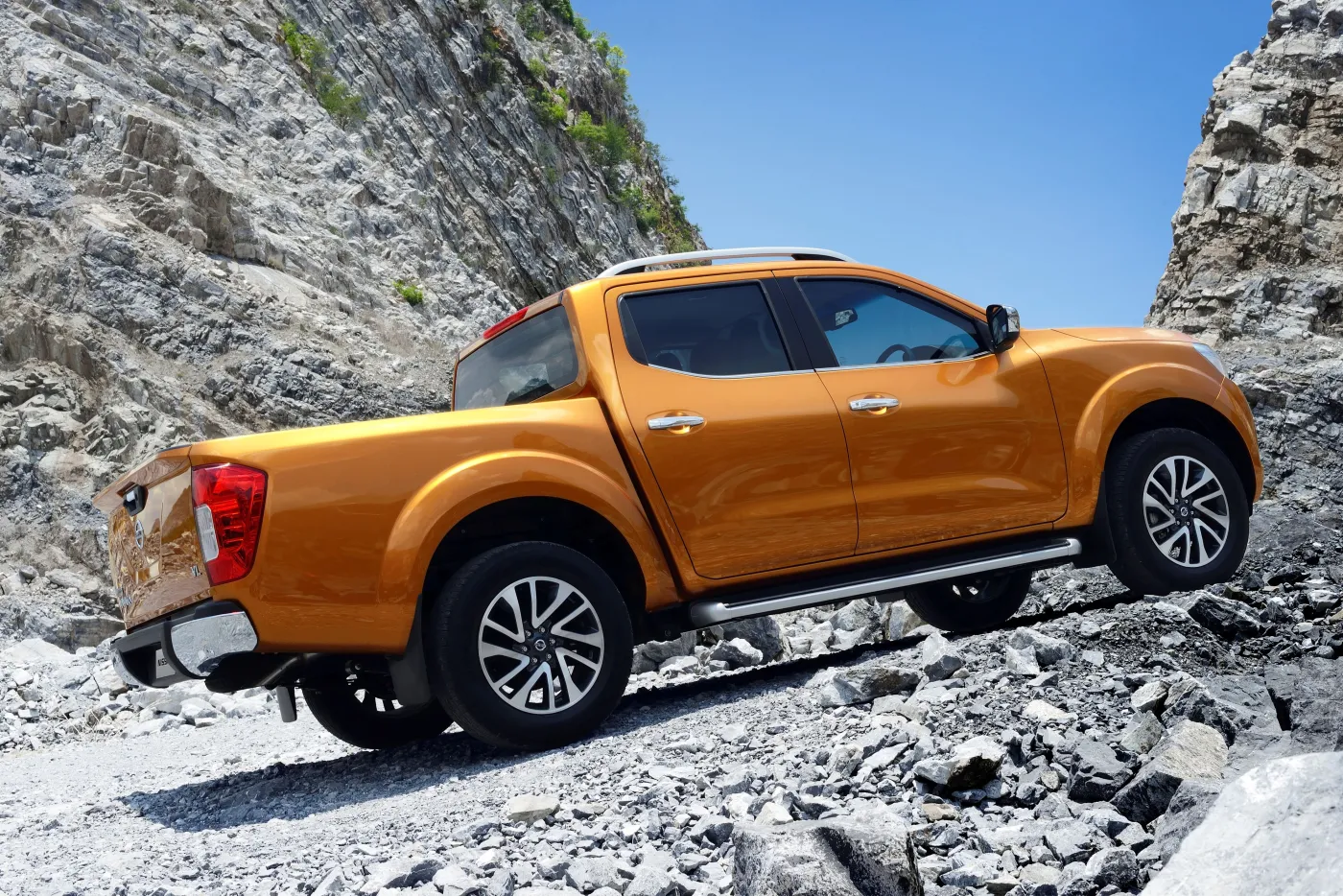 8099664-nissan-navara.jpg