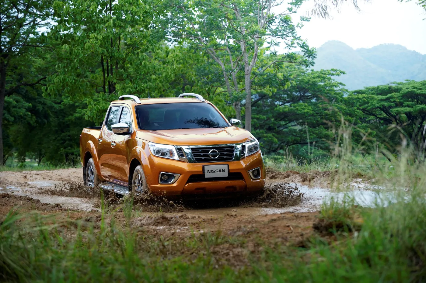 8099695-nissan-navara.jpg