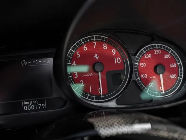8110059-ferrari-enzo.jpg