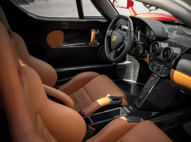 8110111-ferrari-enzo.jpg