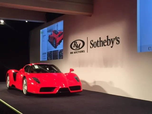 8110241-ferrari-enzo.jpg