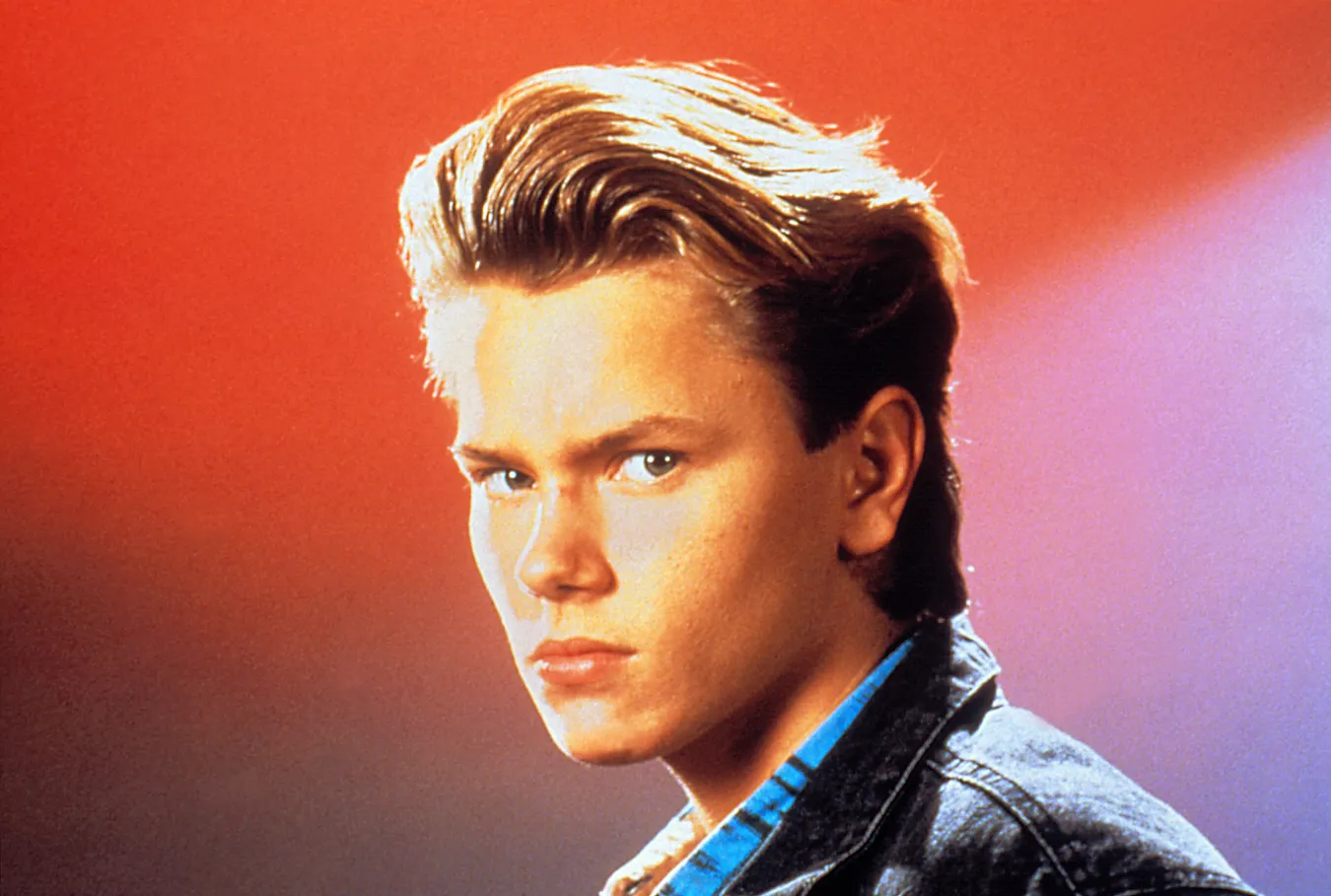 8121040-river-phoenix.jpg