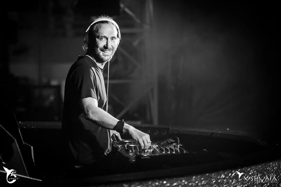 8132366-david-guetta.jpg