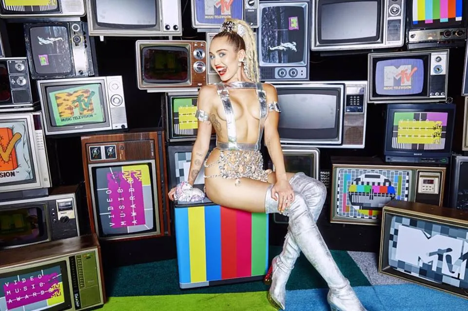 Biusty, nogi, pupy... Festiwal nagości na kolejnej gali MTV [ZDJĘCIA]