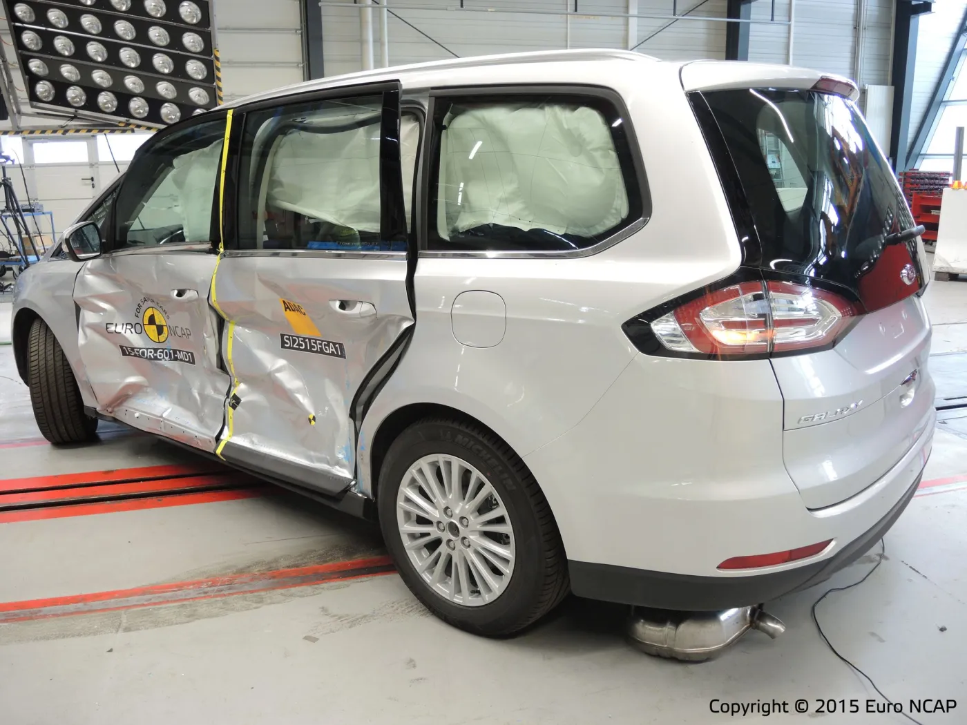 8162990-ford-galaxy.jpg