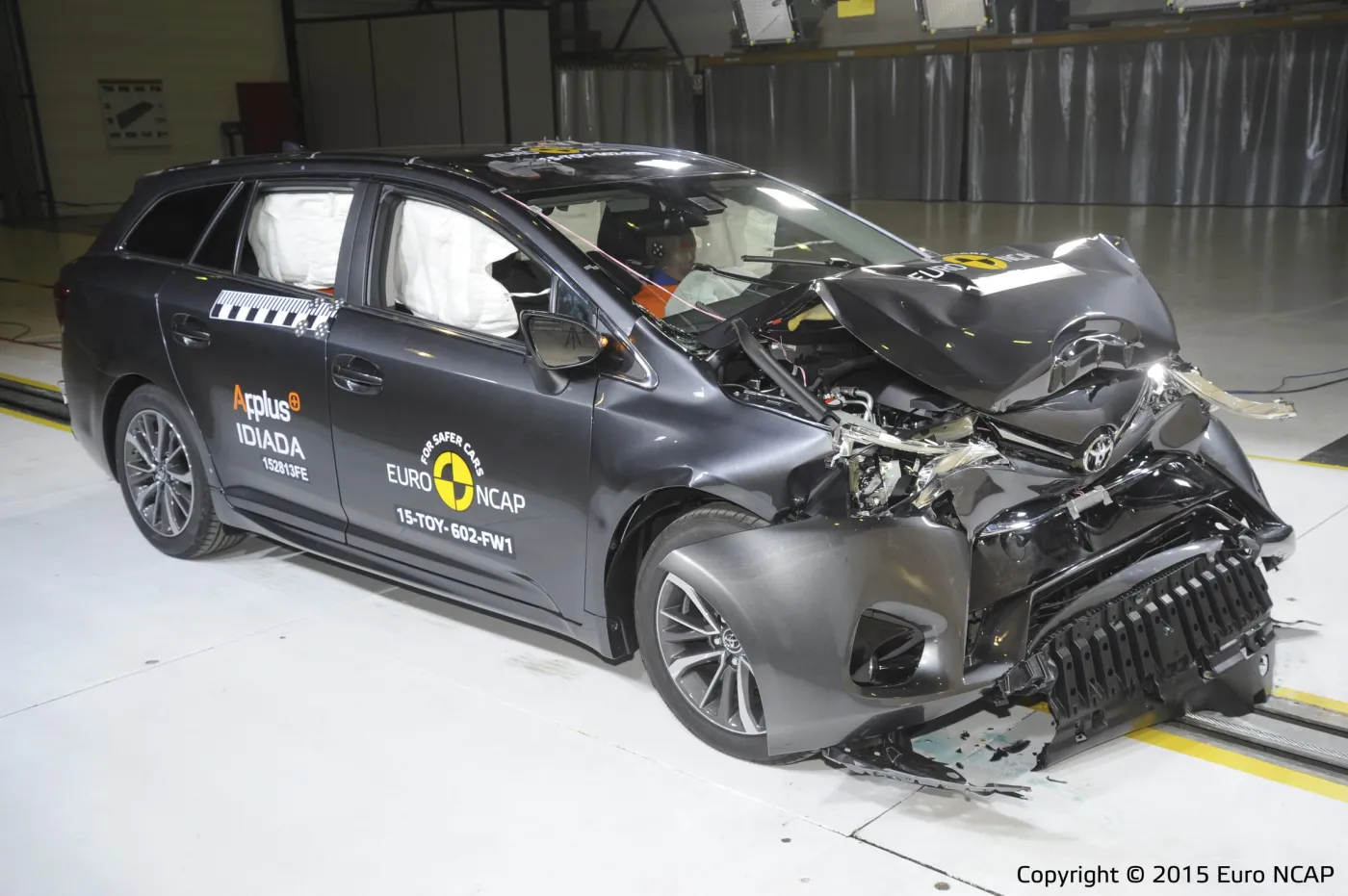 8163083-toyota-avensis.jpg