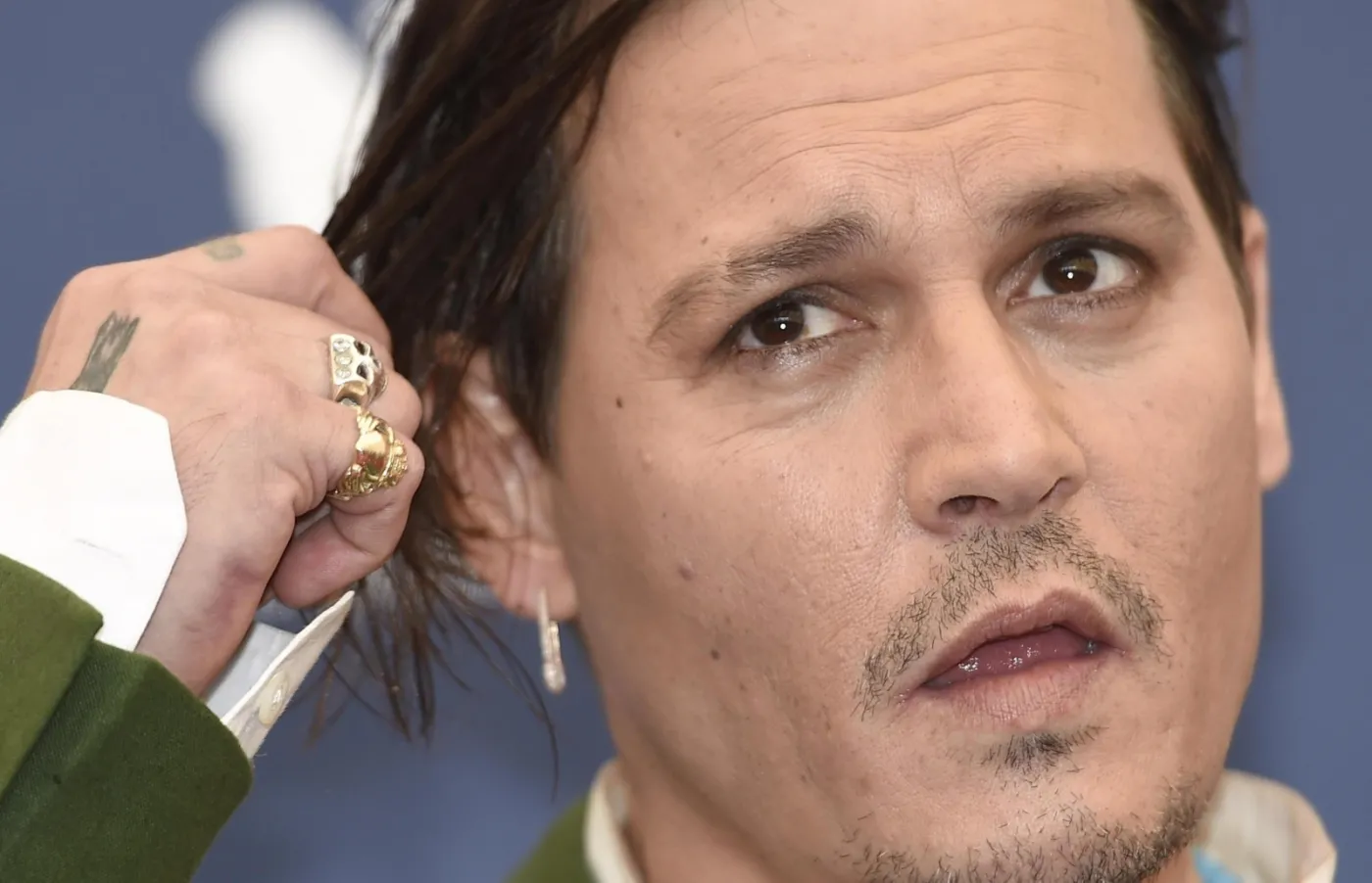8170906-johnny-depp.jpg