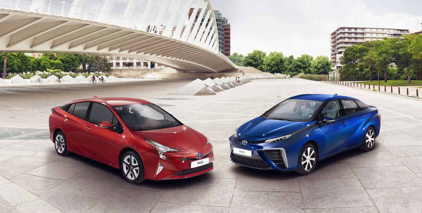 8187583-toyota-prius.jpg