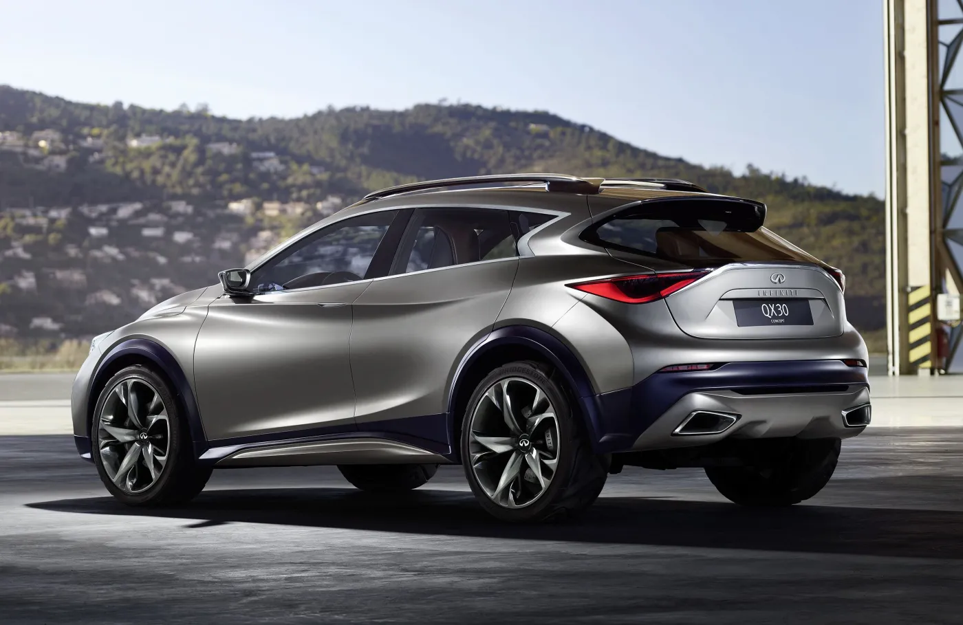 7451649-infiniti-qx30.jpg
