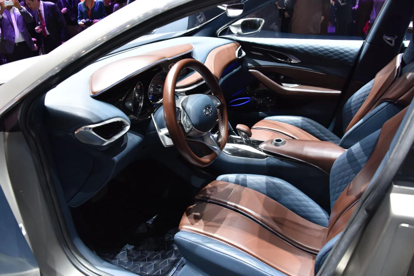 7528295-infiniti-qx30.jpg