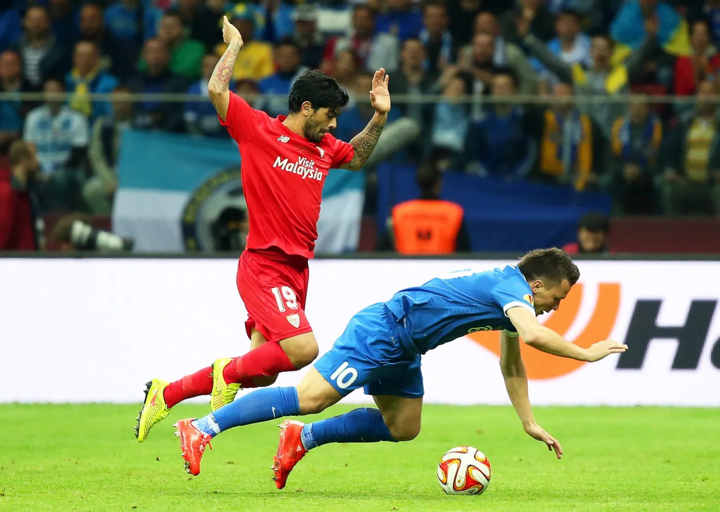 7817433-ever-banega.jpg