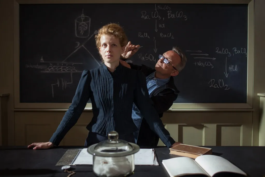 7820971-maria-curie.jpg