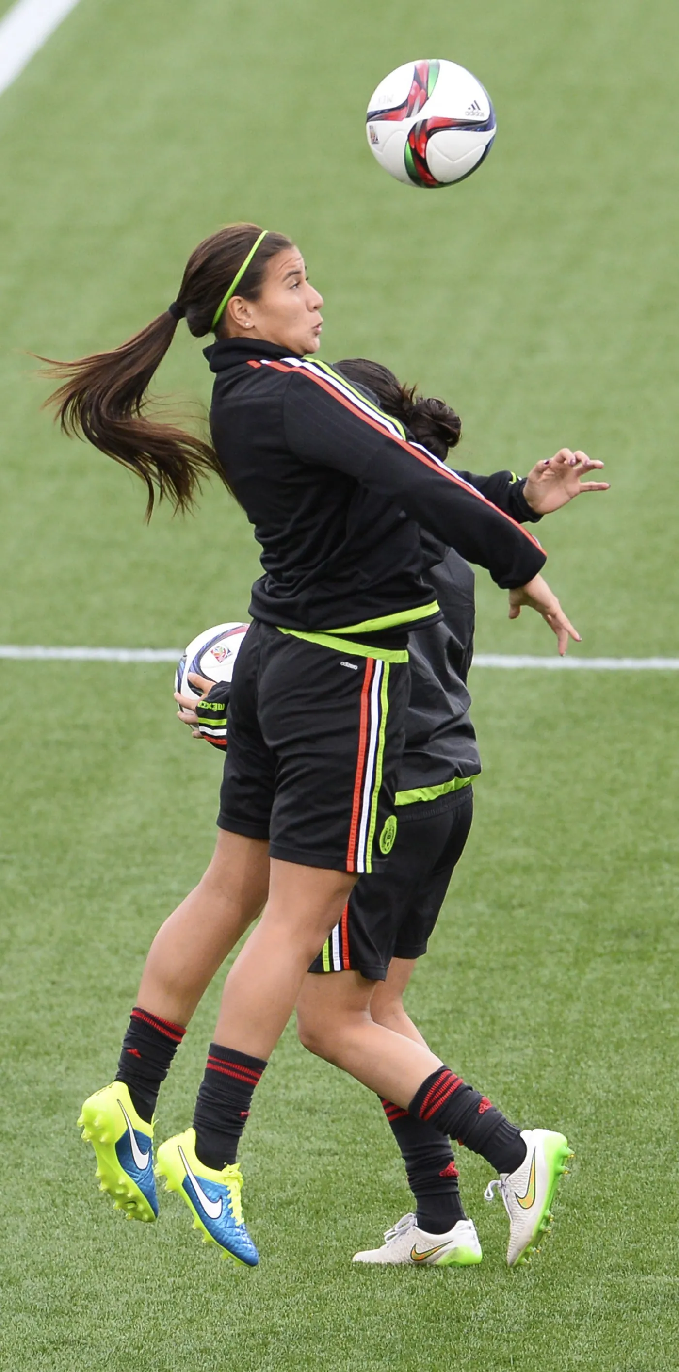 7853103-nayeli-rangel.jpg