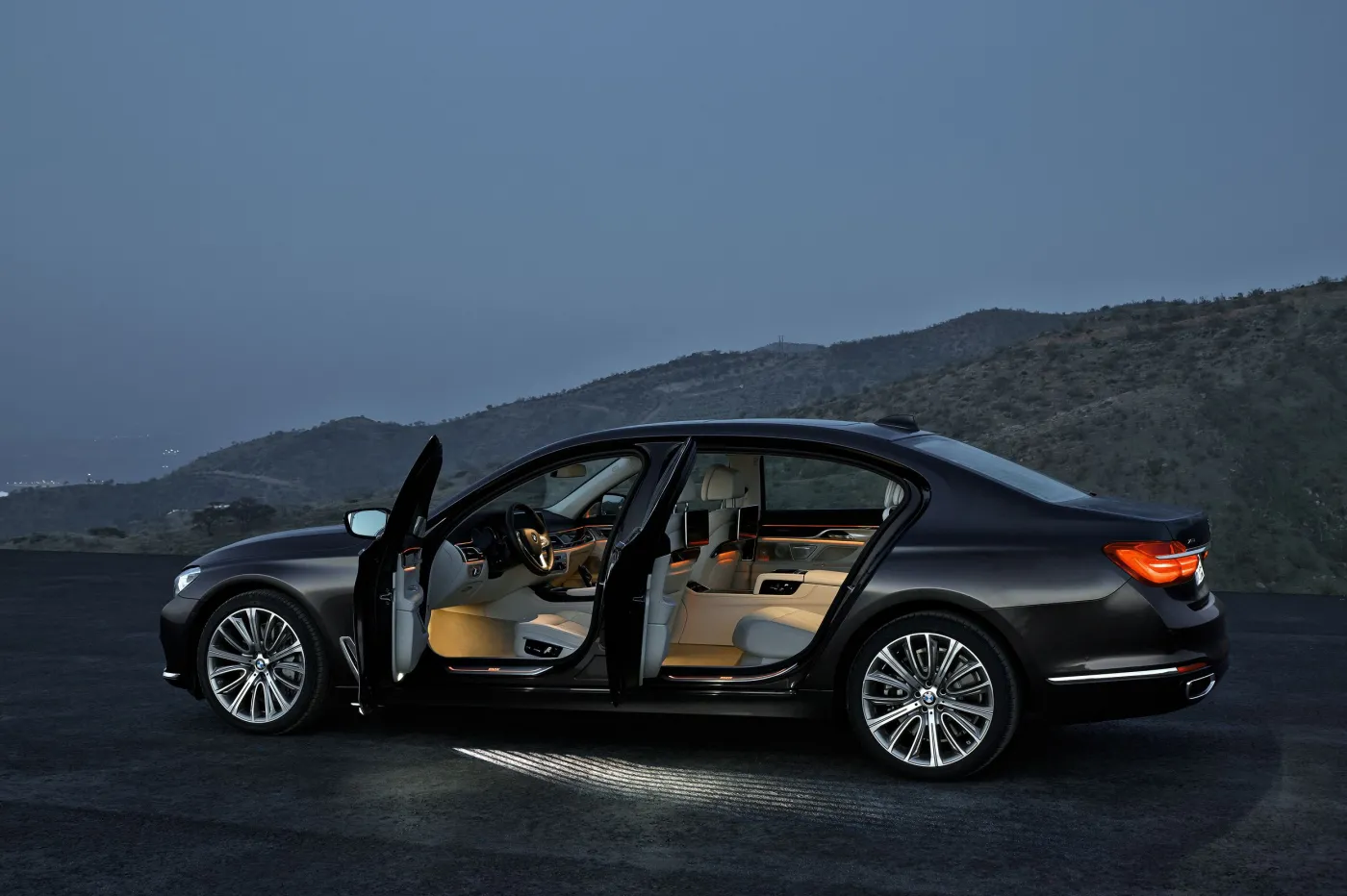 7863464-bmw-serii-7.jpg
