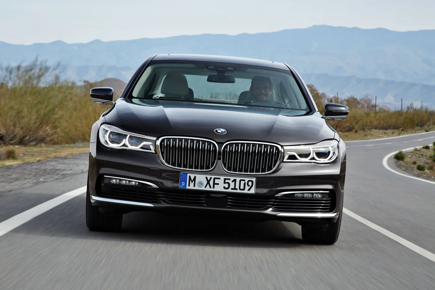7863519-bmw-serii-7.jpg