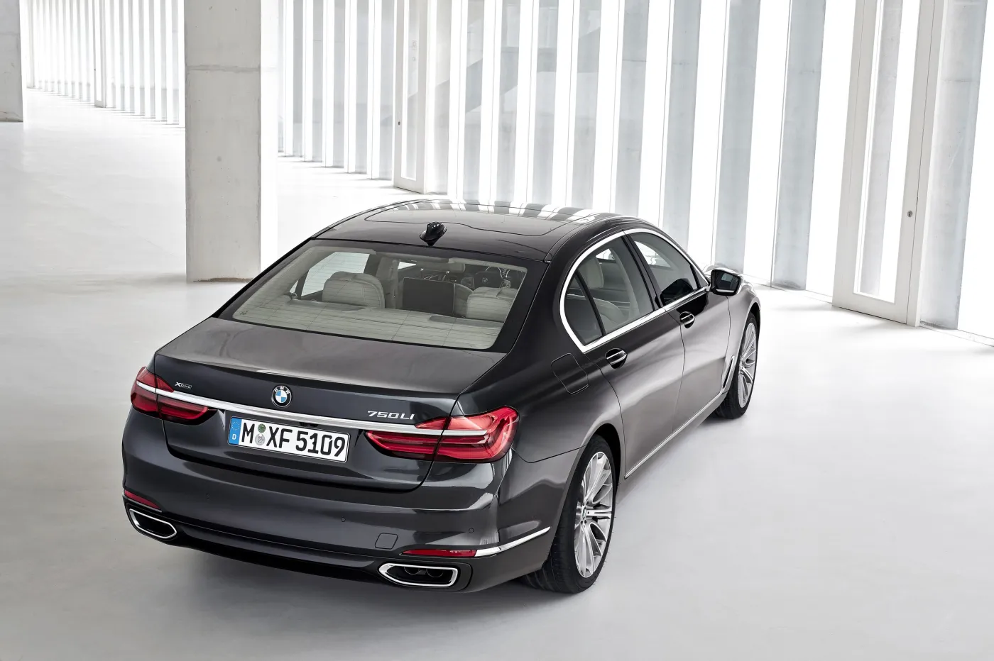 7863549-bmw-serii-7.jpg