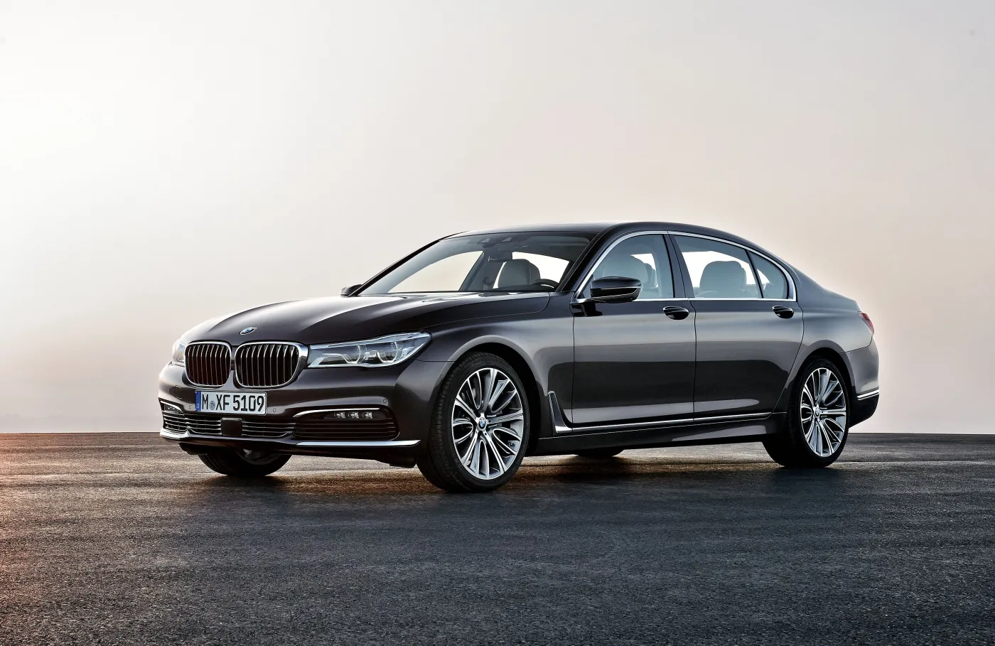 7863579-bmw-serii-7.jpg