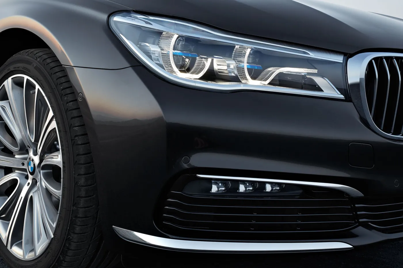 Oto nowa prezydencka limuzyna! Mamy pierwsze zdjęcia nowego BMW serii 7