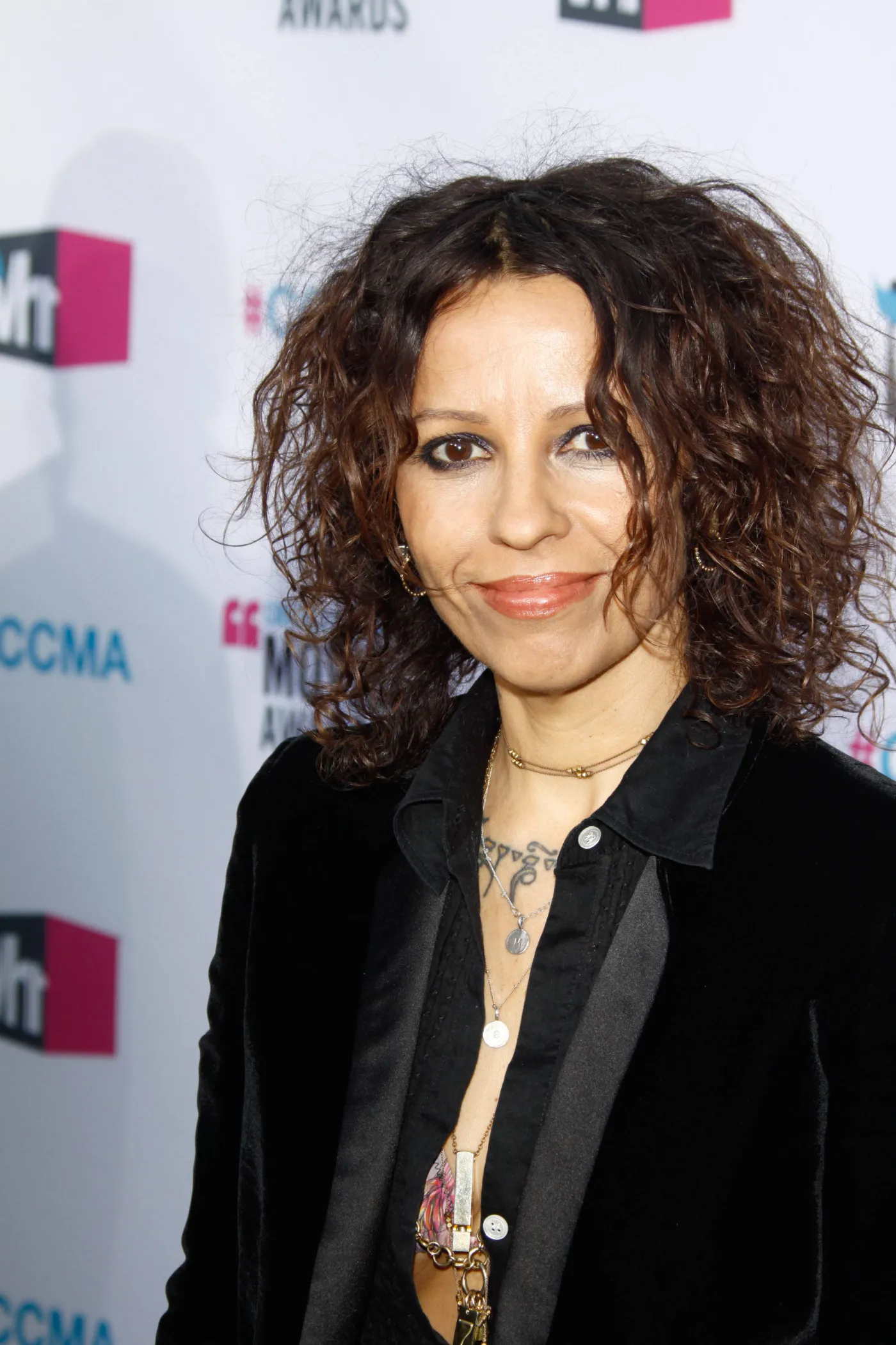 7883238-linda-perry.jpg