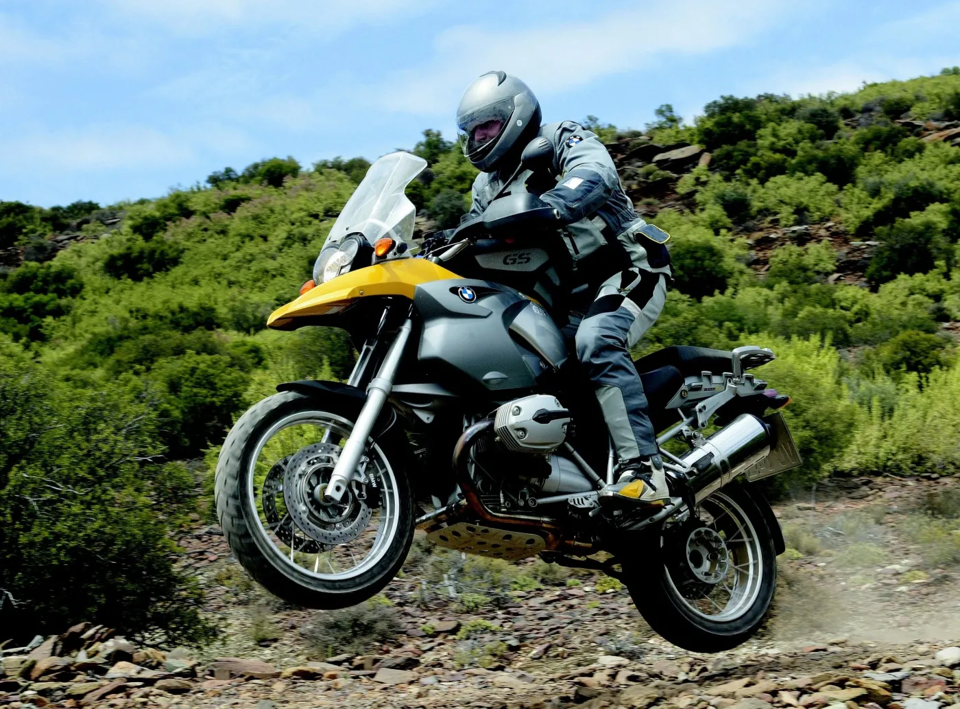 7886217-030807bmw-mb.jpg