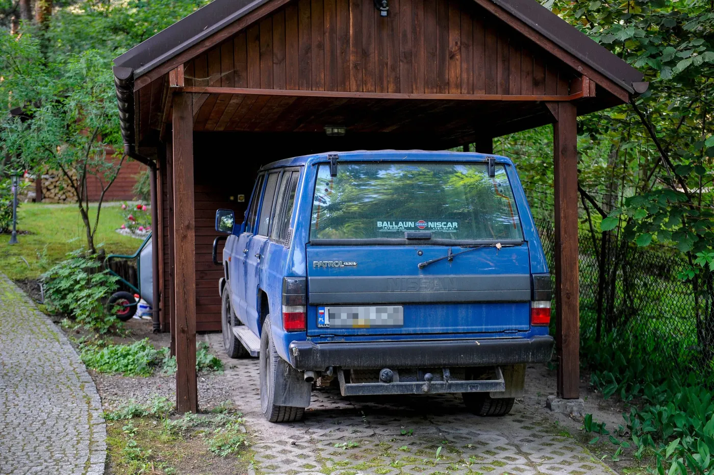 7893114-nissan-patrol.jpg