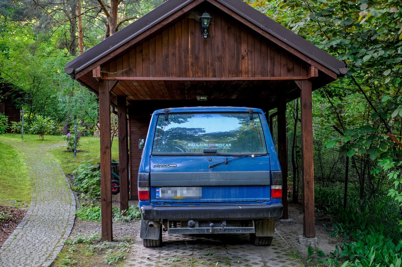 7893144-nissan-patrol.jpg