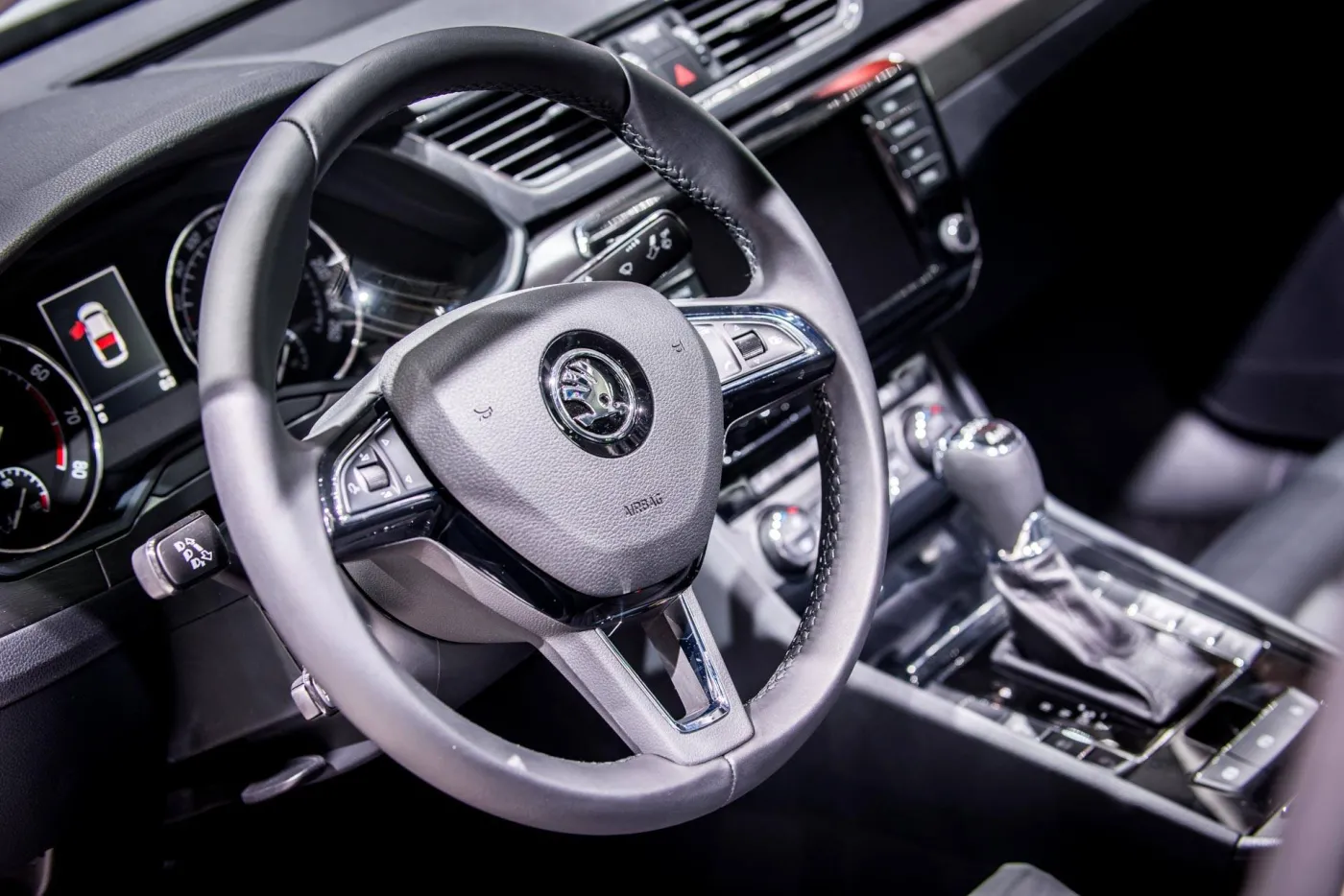 7574233-skoda-superb.jpg