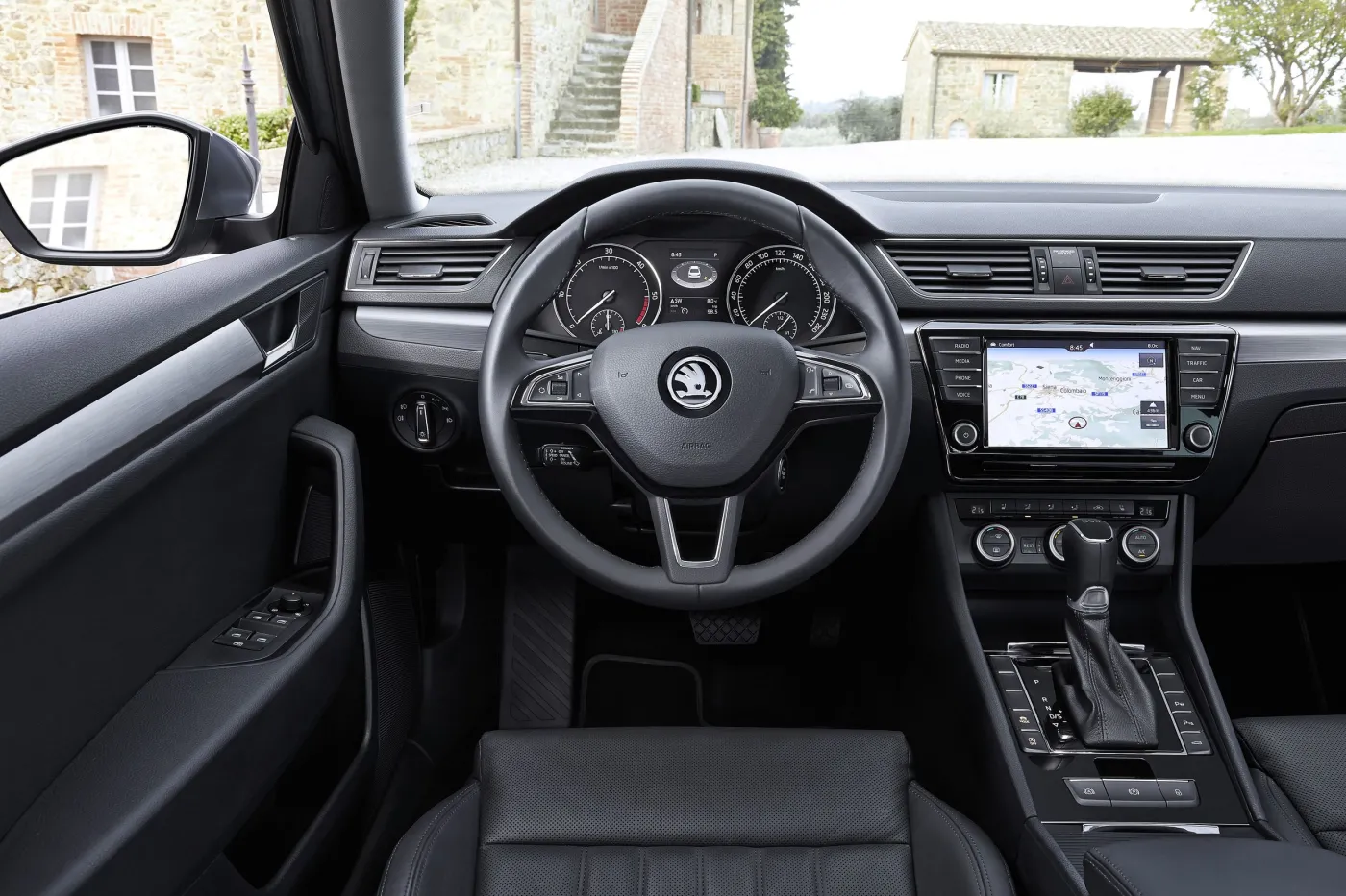 7810683-skoda-superb.jpg