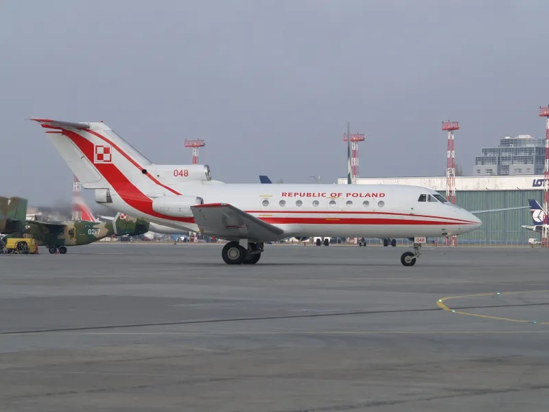 7914033-samolot-jak-40.jpg