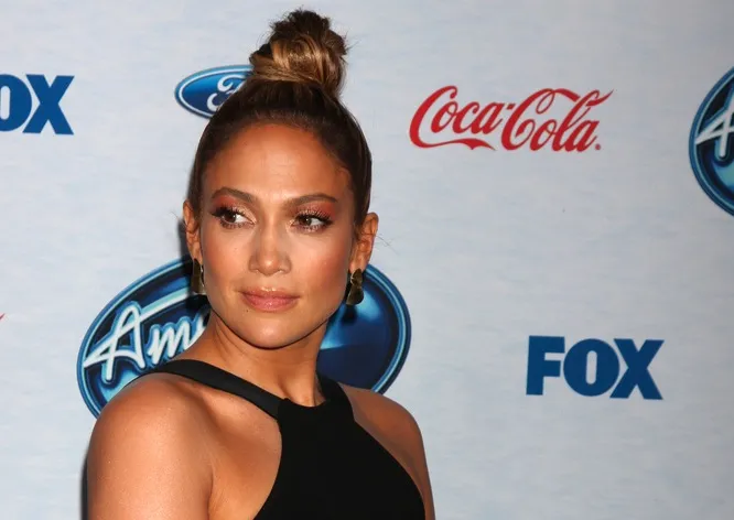 6100109-jennifer-lopez.jpg