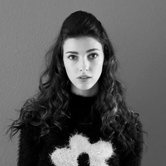 8403551-denyse-tontz.jpg