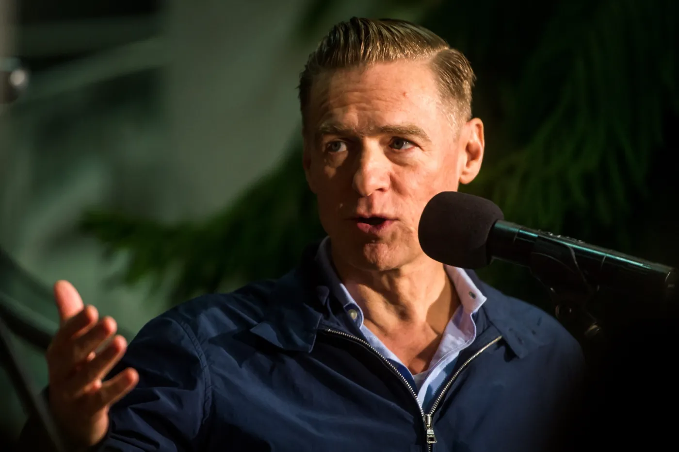 8430087-bryan-adams.jpg