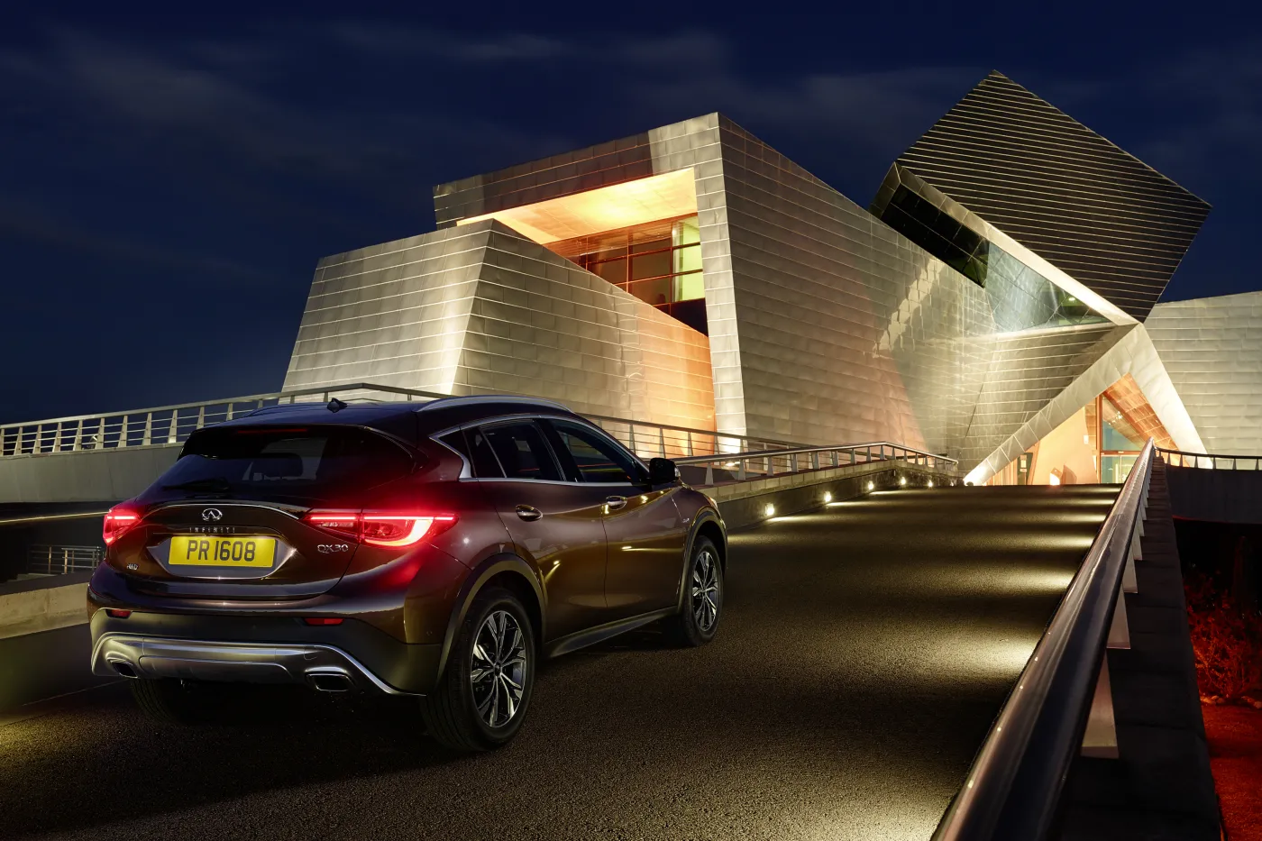 8438443-infiniti-qx30.jpg