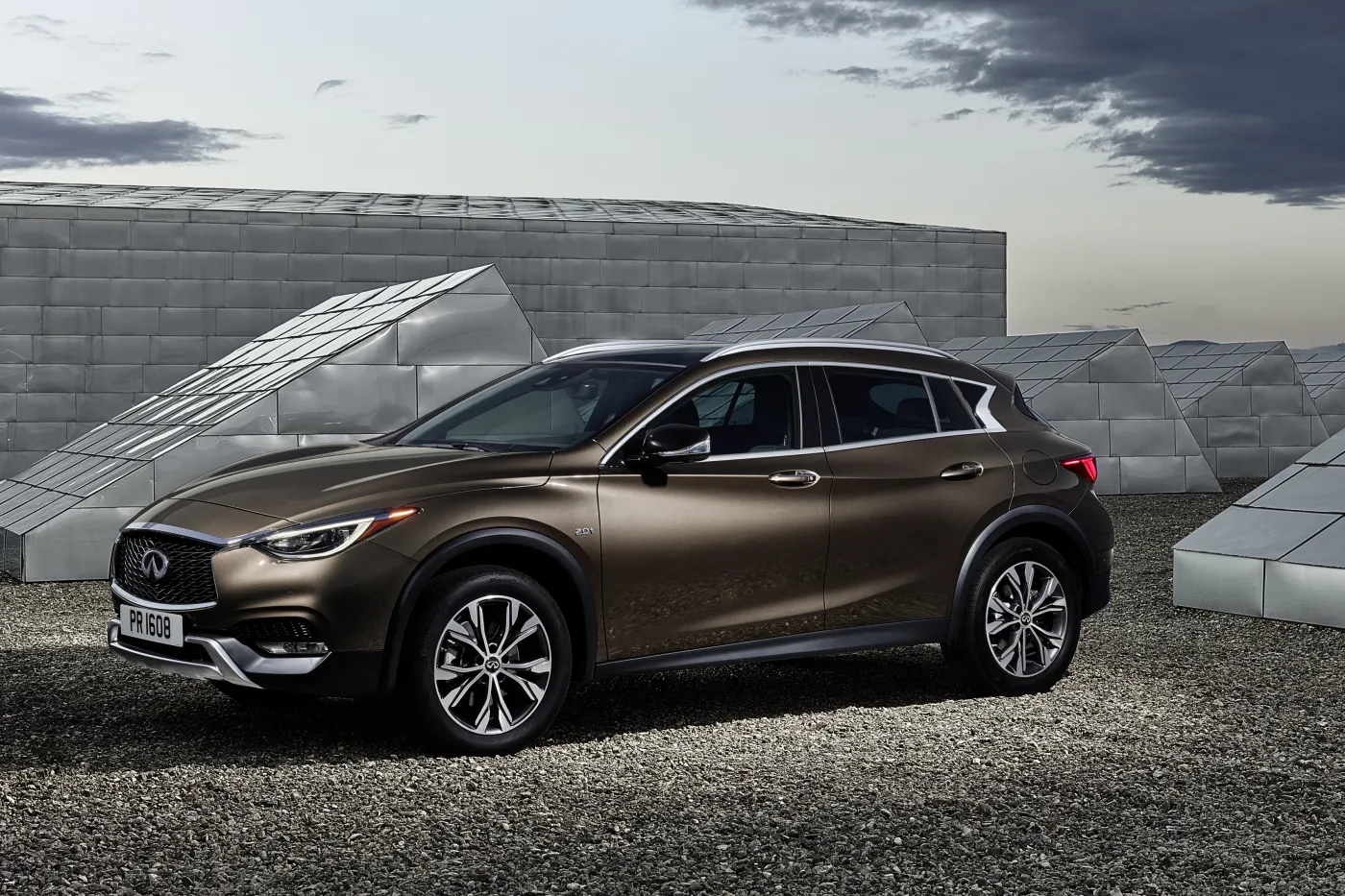 8438571-infiniti-qx30.jpg