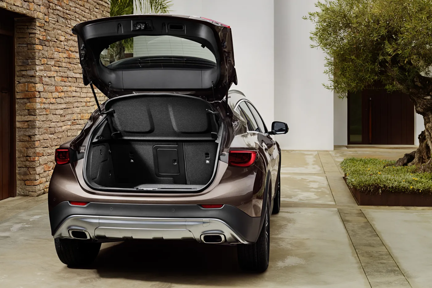 8438251-infiniti-qx30.jpg