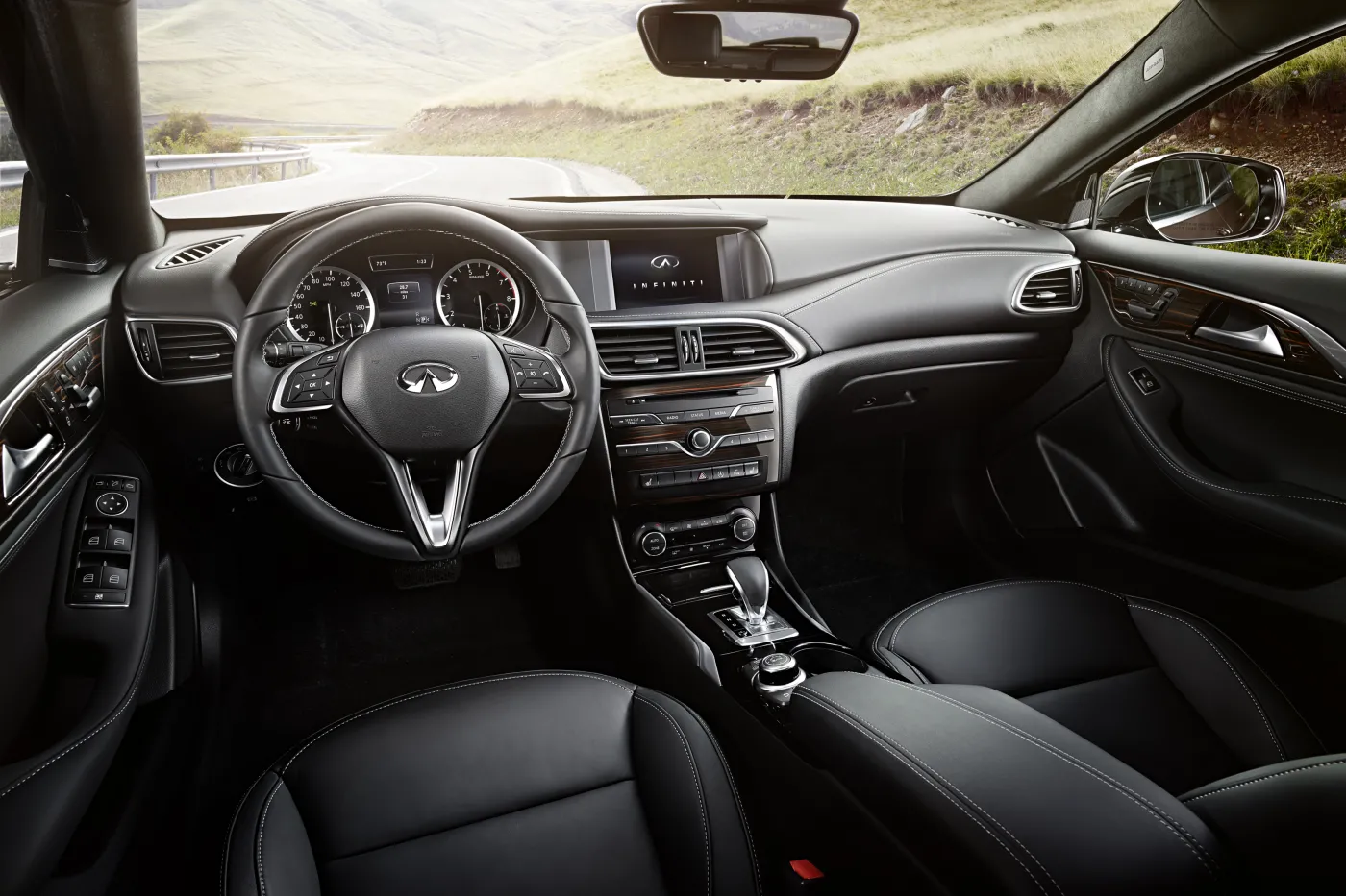 8438347-infiniti-qx30.jpg