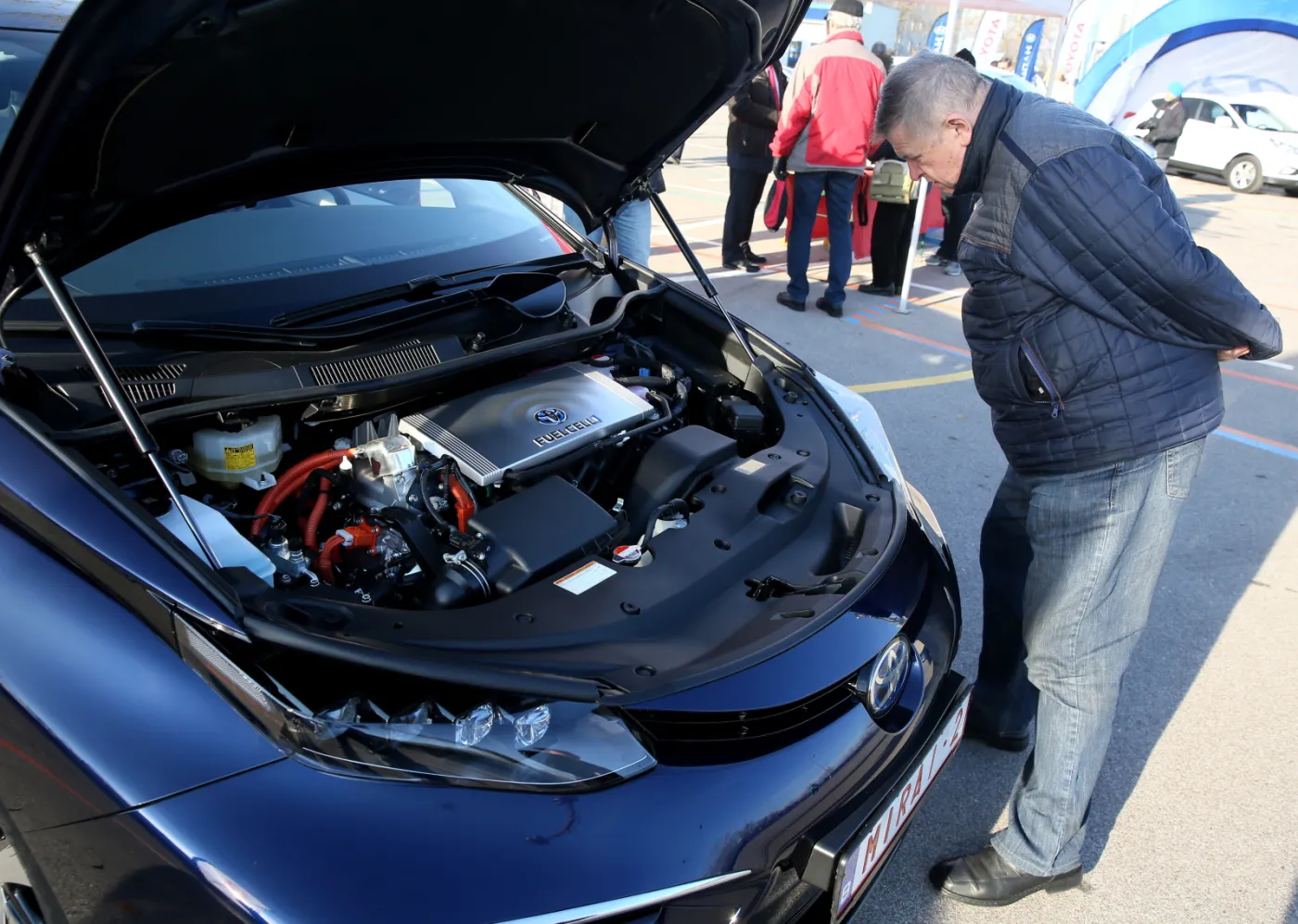 8459666-toyota-mirai.jpg