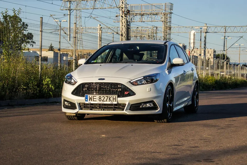 8178296-ford-focus-st.jpg