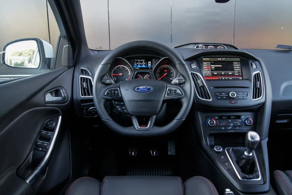 8178389-ford-focus-st.jpg