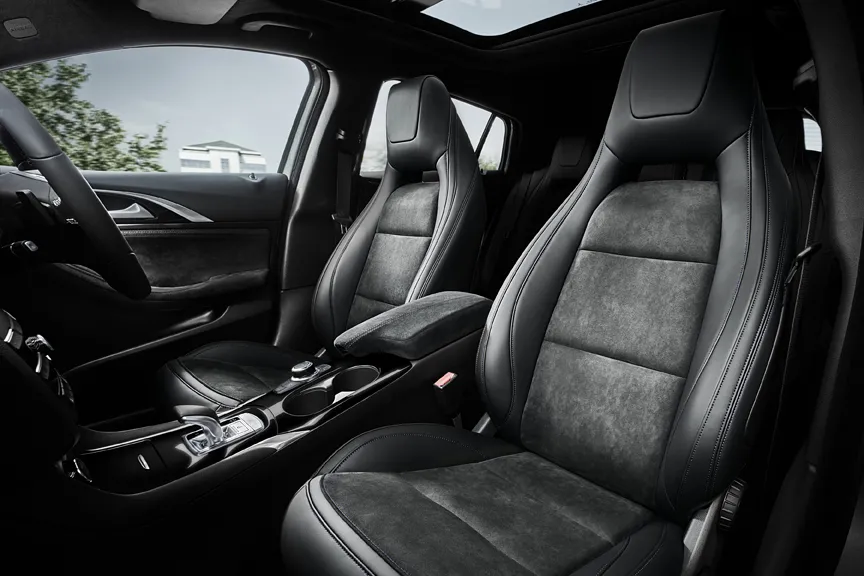 8259519-infiniti-q30.jpg