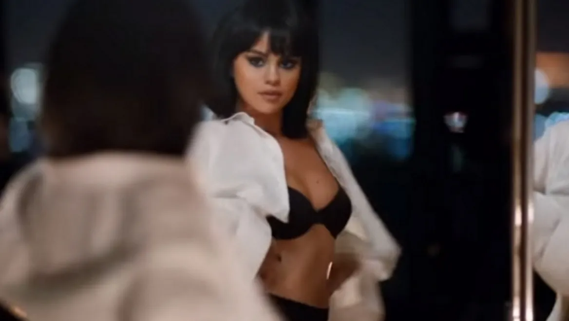 Selena Gomez w samej bieliźnie i szpilkach. Tak seksowna jeszcze nie była [ZDJĘCIA]