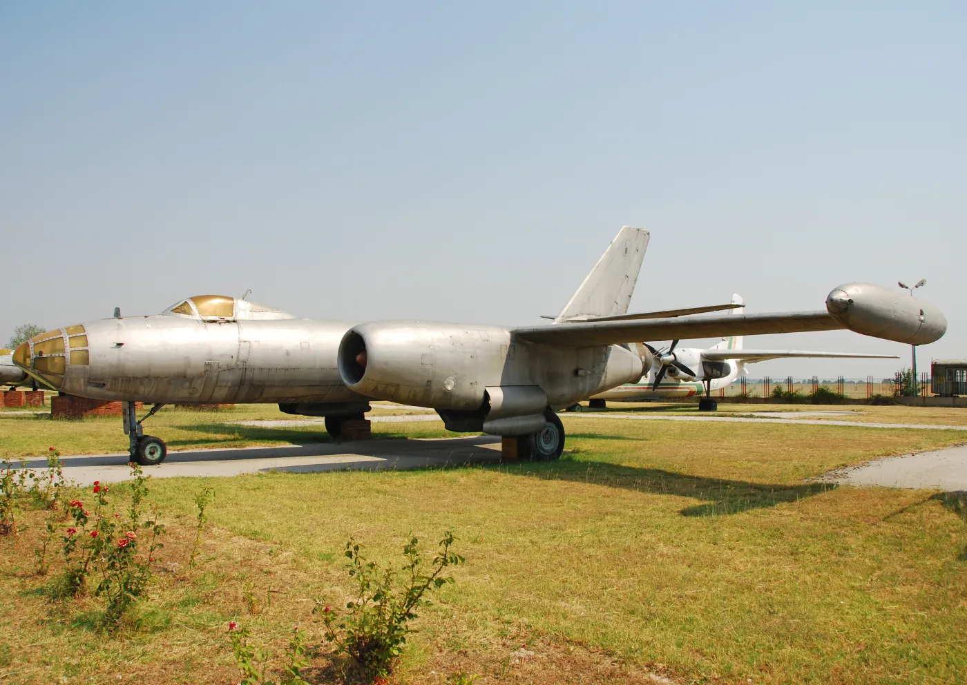 8519477-samolot-il-28.jpg